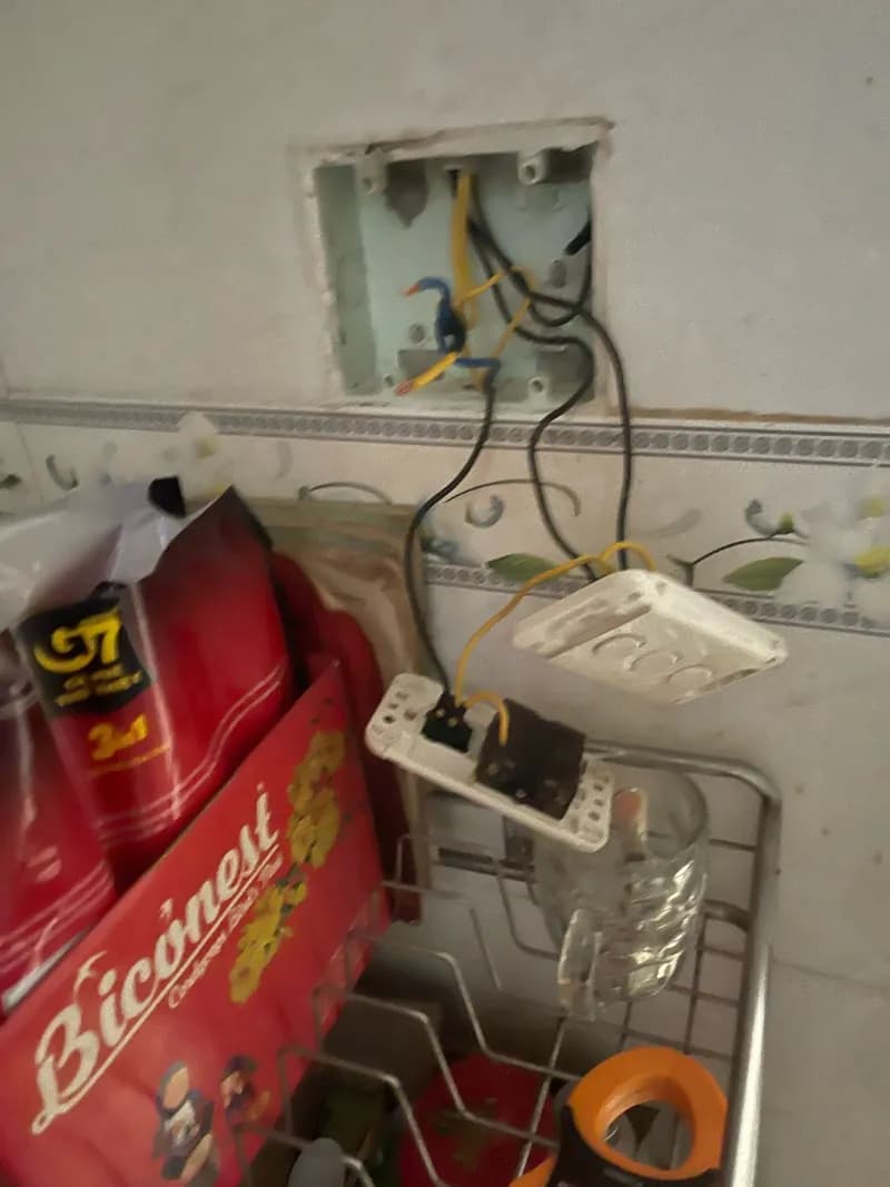 Sau khi hoàn thành sửa ổ cắm điện Panasonic tại Bình Tân — thợ Nguyễn Quốc Bảo