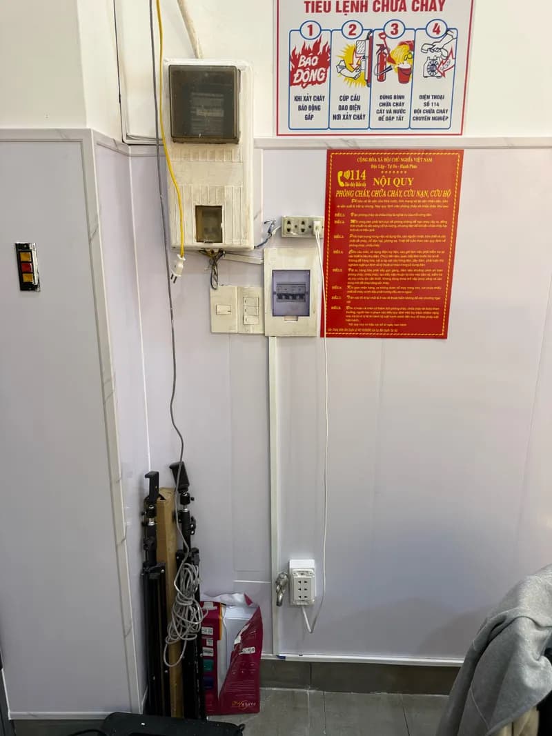 Thay thế hệ thống điện, lắp CB Schneider, ổ cắm Panasonic Quận 1 tại phường Bến Thành, Quận 1