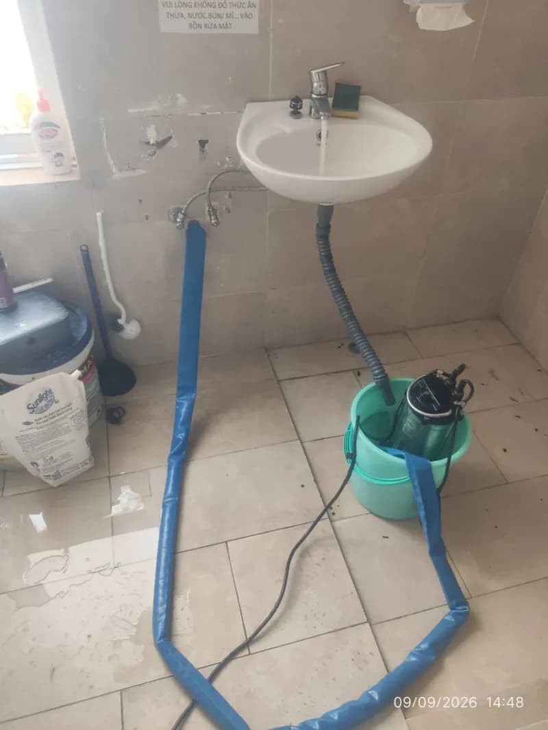 Trước sửa lavabo tại Quận 1 — thợ Nguyễn Hoàng Khánh