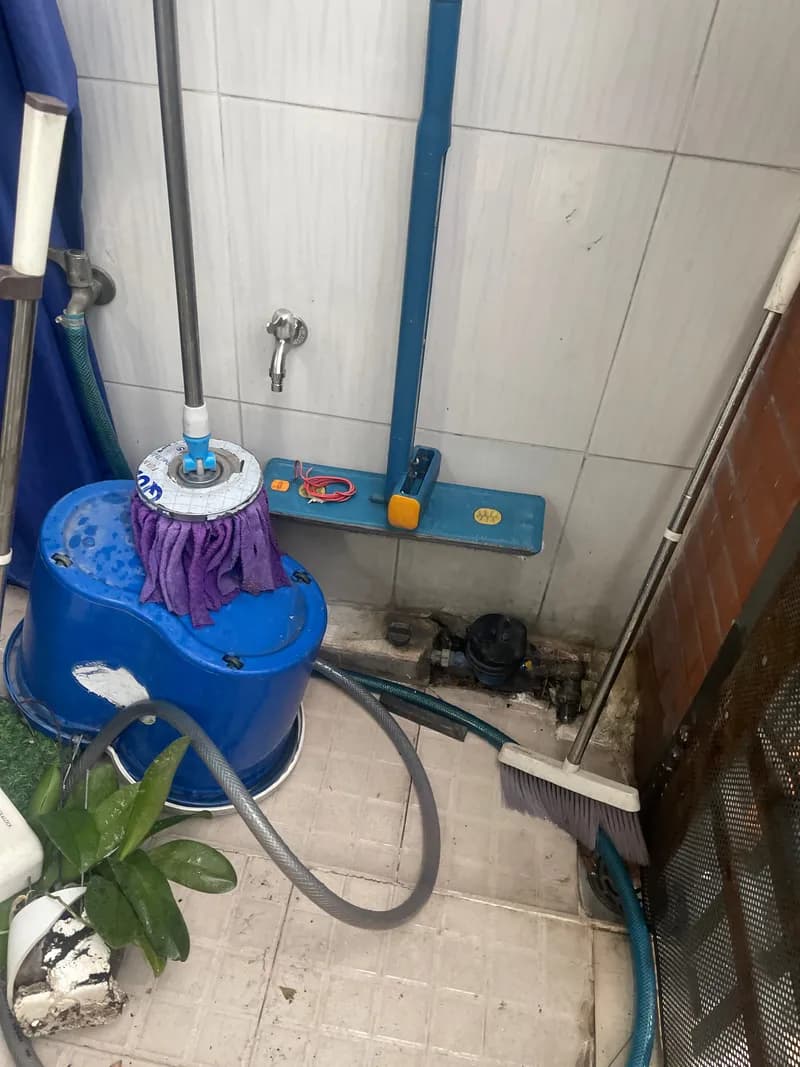 Sau khi hoàn thành sửa đường ống nước tại Tân Phú — thợ Nguyễn Quốc Bảo