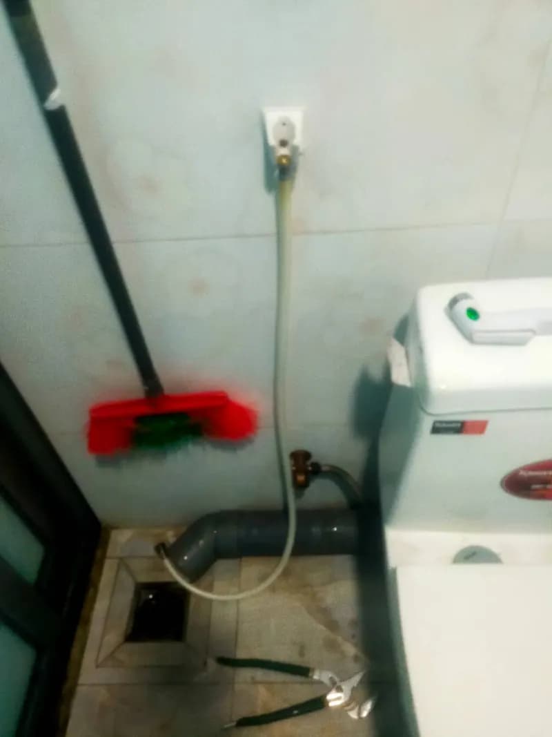Trước sửa vòi xịt bồn cầu Kassani tại Thủ Đức — thợ Lê Đăng Tuấn