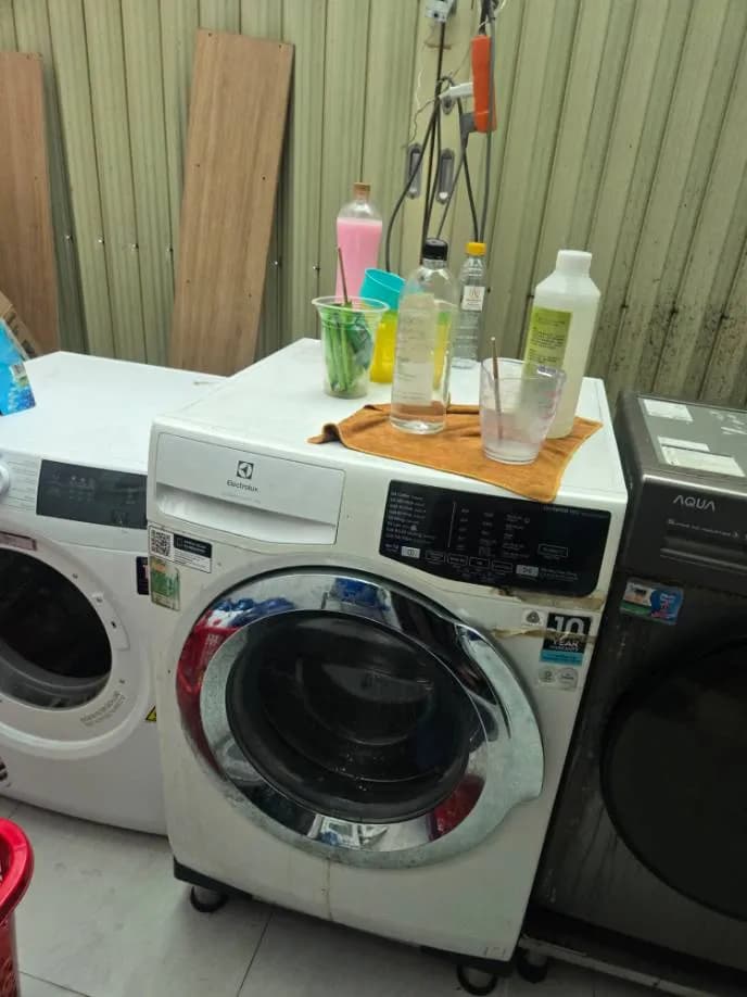 Sau khi hoàn thành sửa máy giặt cửa trước Electrolux tại Quận 11 — thợ Lê Hữu Lộc