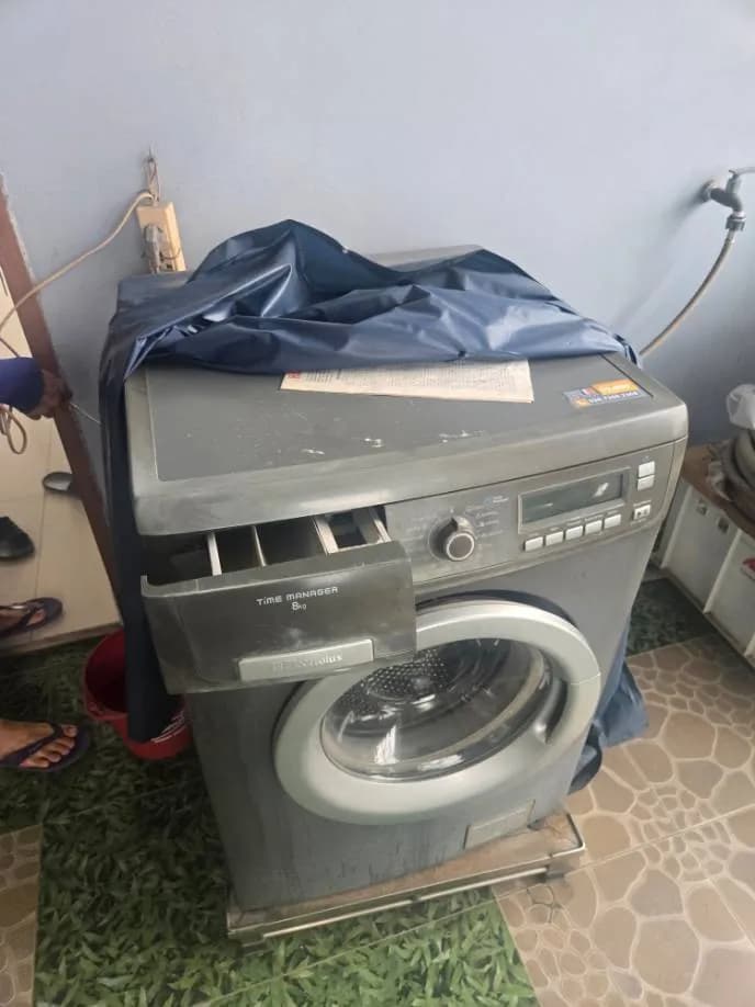 Sau khi hoàn thành sửa máy giặt cửa trước Electrolux tại Bình Tân — thợ Lê Hữu Lộc (5 sao)