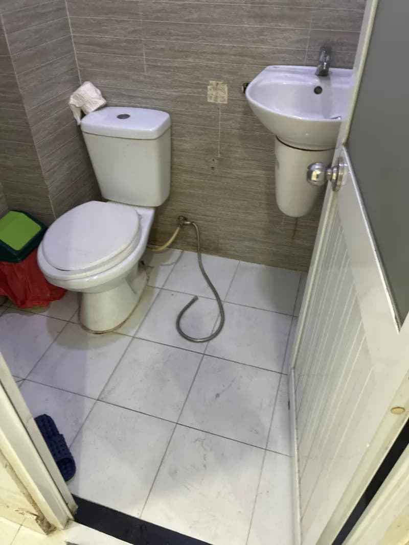Trước sửa vòi xịt vệ sinh tại xã Bình Hưng, Bình Chánh — thợ Dương Oai