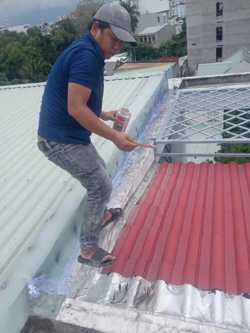 Sau khi hoàn thành sửa mái tôn Kova tại Quận 12 — thợ Bùi Văn Bảo (4 sao)