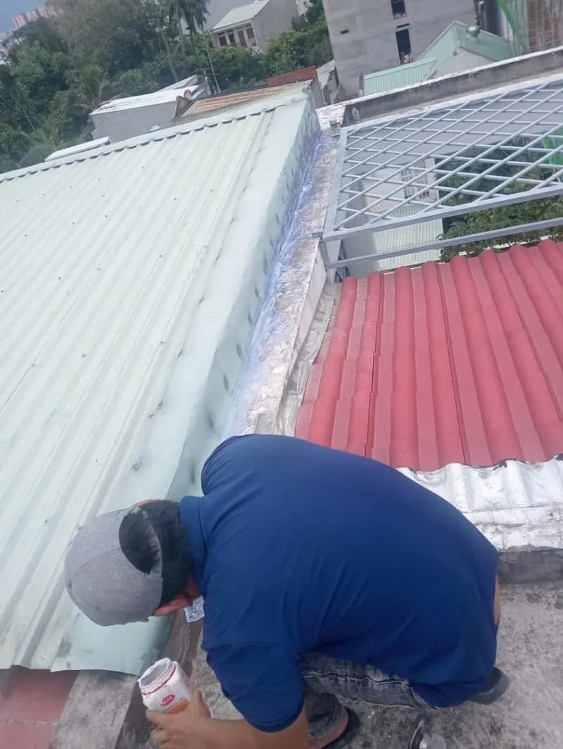 Trước sửa mái tôn Kova tại Quận 12 — thợ Bùi Văn Bảo