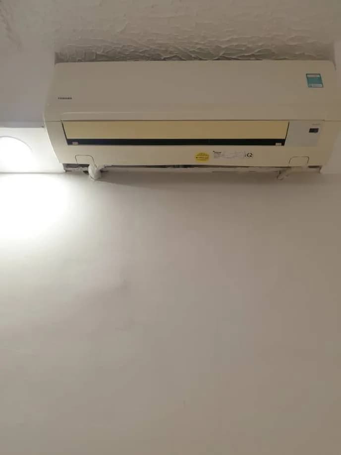 Sau khi hoàn thành sửa máy lạnh treo tường Toshiba tại Quận 4 — thợ Phan Chí Tâm