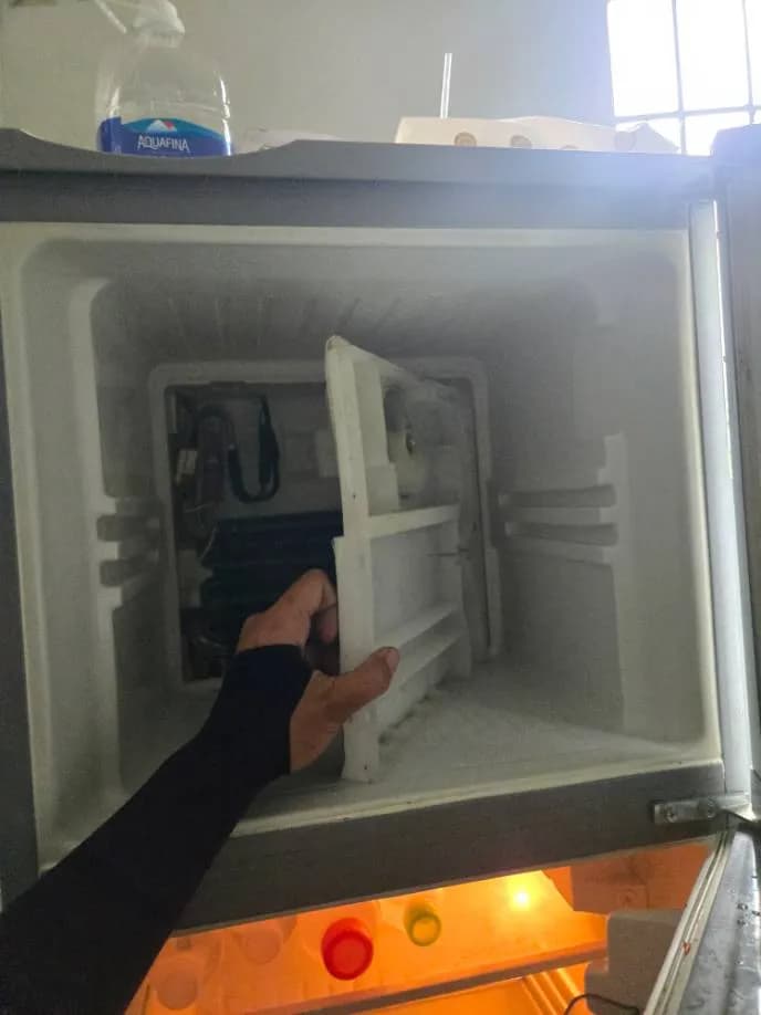 Trước sửa tủ lạnh Sanyo tại phường hạnh thông gò vấp tphcm, Gò Vấp — thợ Lê Hữu Lộc