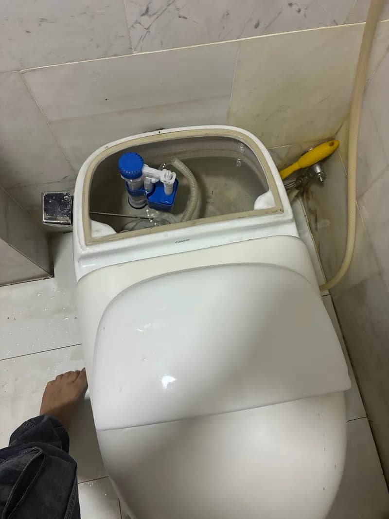 Sau khi hoàn thành sửa bồn cầu tại TPHCM — thợ Dương Oai