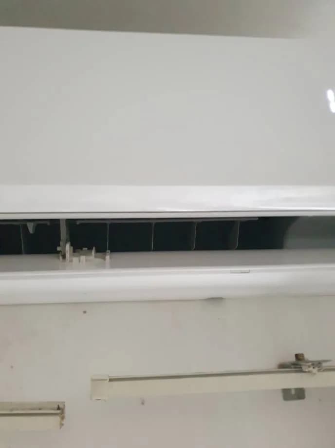 Trước sửa máy lạnh treo tường tại TPHCM — thợ Phan Chí Tâm