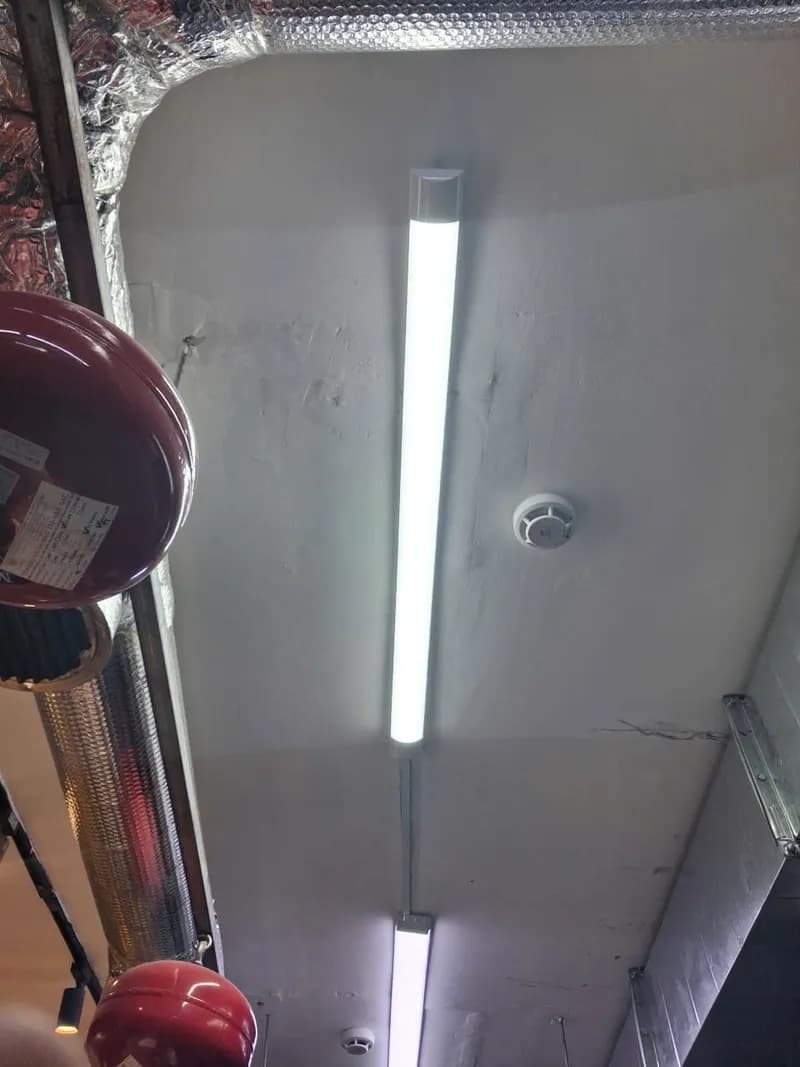 Sau khi hoàn thành sửa đèn LED tuýp tại Thủ Đức — thợ Bùi Văn An