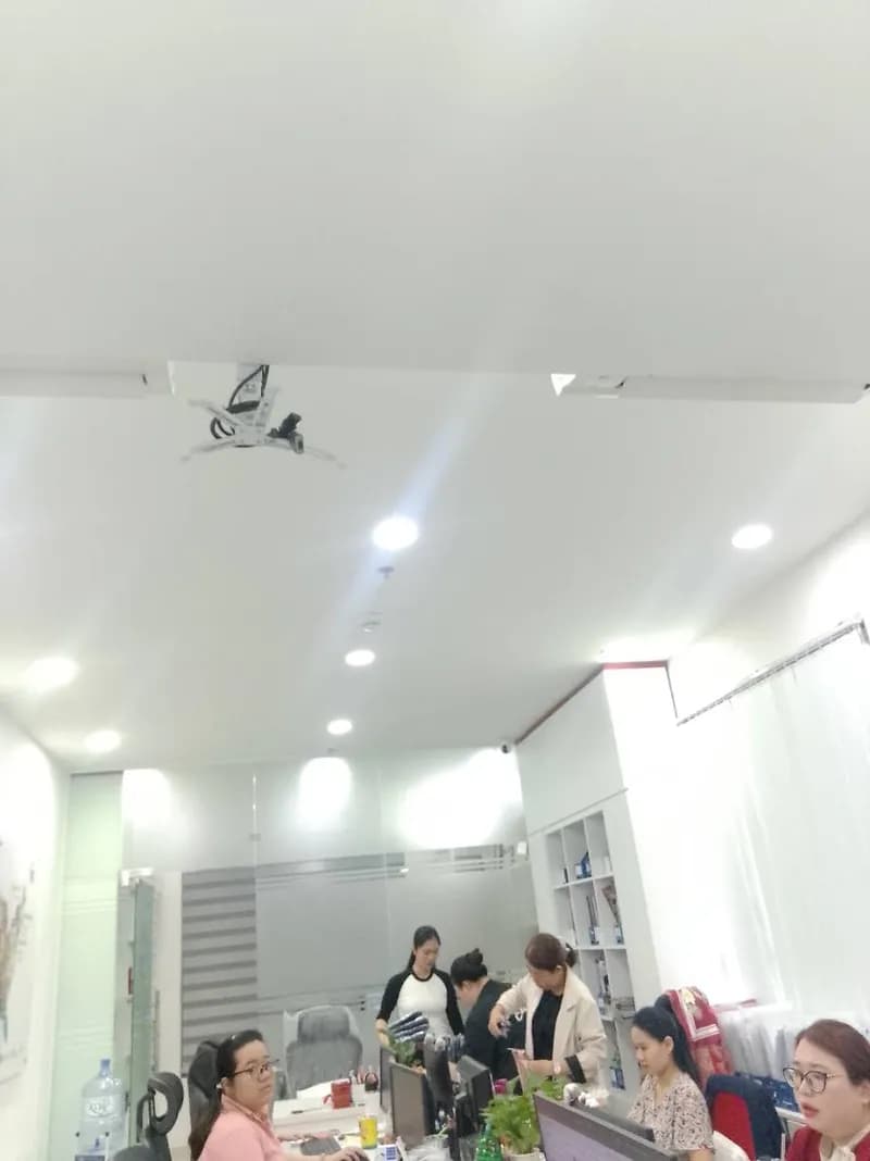 Vá trần thạch cao và lắp đèn LED âm trần Phú Nhuận tại Phú Nhuận