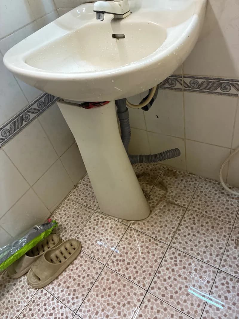 Trước sửa lavabo tại Quận 11 — thợ Dương Oai