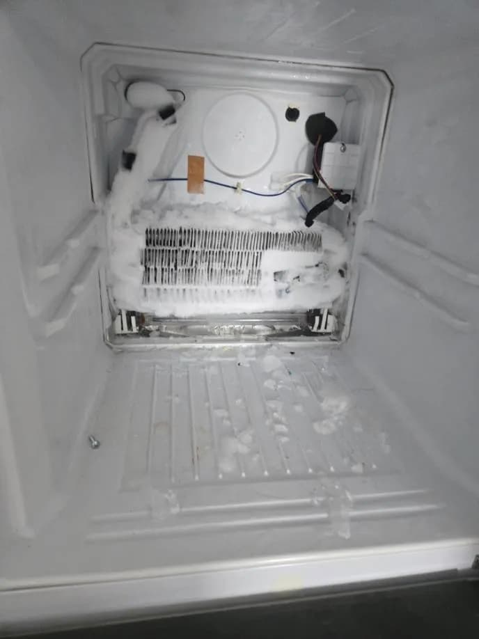 Trước sửa tủ lạnh Toshiba tại Gò Vấp — thợ Lê Hữu Lộc