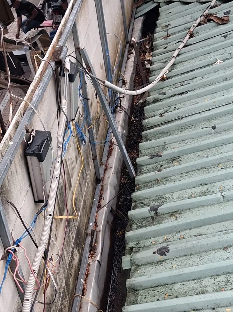 Trước sửa mái tôn Daikin tại Quận 3 — thợ Bùi Văn An