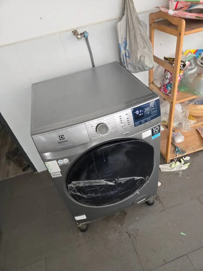 Sau khi hoàn thành sửa máy giặt cửa trước Electrolux tại Gò Vấp — thợ Lê Hữu Lộc