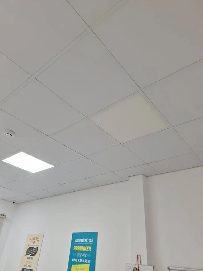 Trước sửa đèn LED âm trần tại Quận 4 — thợ Trần Quốc Đông