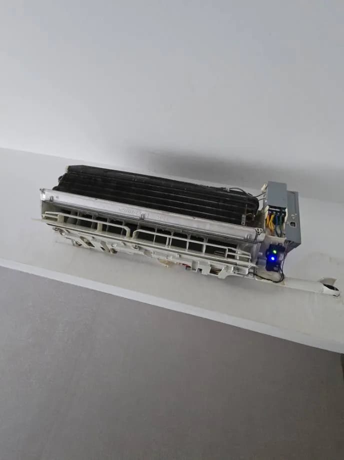 Trước sửa máy lạnh treo tường Panasonic tại Tân Bình — thợ Lê Hữu Lộc