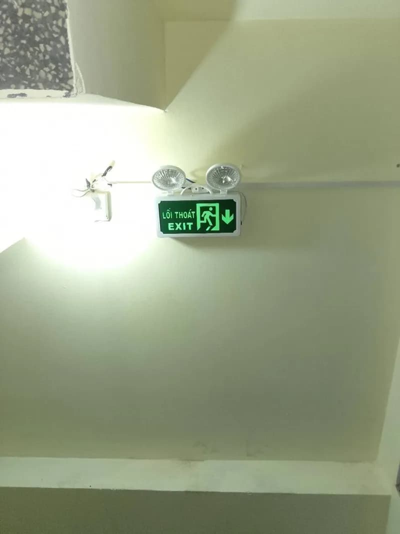 Lắp đặt đèn exit chỉ dẫn lối thoát hiểm tại Quận 3 tại Quận 3