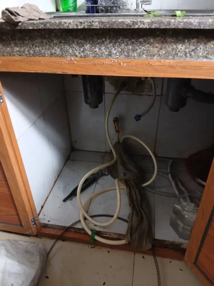 Trước sửa lavabo tại Phường Tân Phú, Tân Phú — thợ Lê Đăng Tuấn