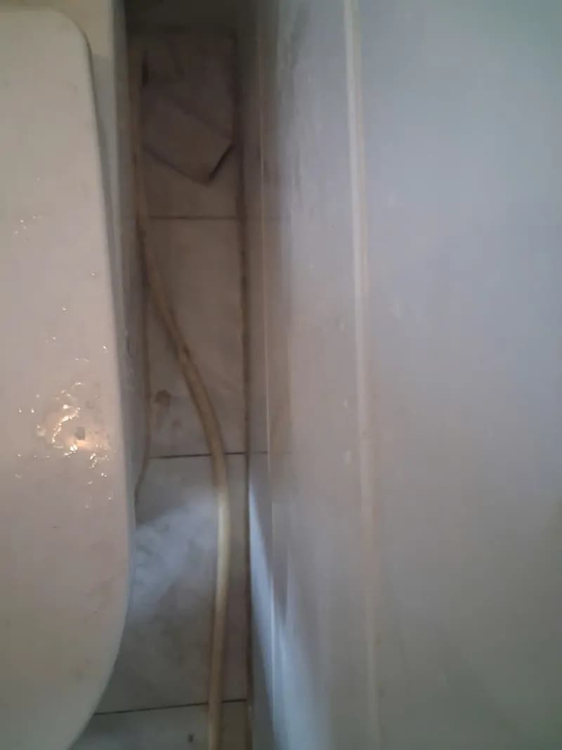 Trước sửa vòi xịt bồn cầu tại Bình Thạnh — thợ Bùi Văn An