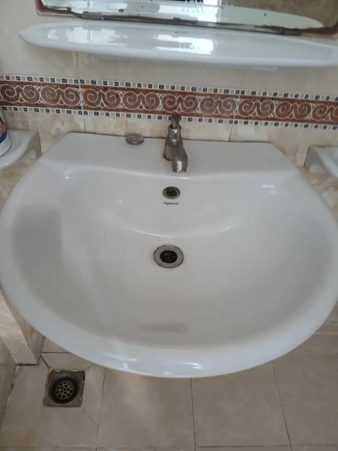 Trước sửa lavabo Viglacera tại Gò Vấp — thợ Lê Đăng Tuấn