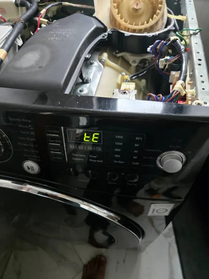 Trước sửa máy giặt cửa trước LG tại Phường An Phú Đông, Quận 12 — thợ Lê Hữu Lộc