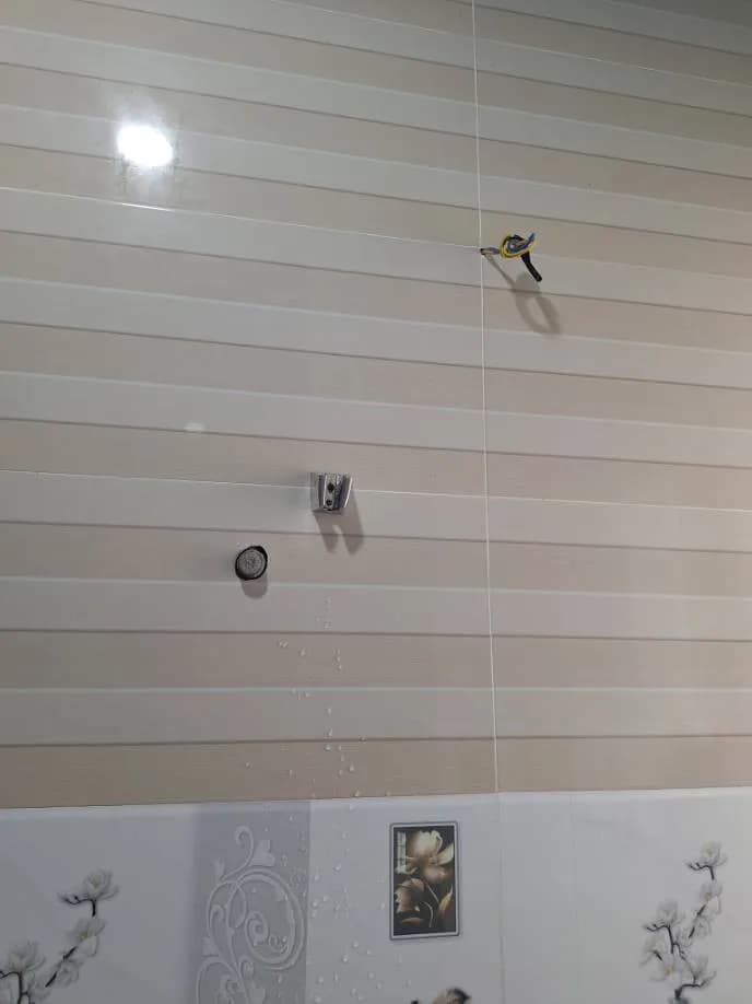 Trước sửa máy nước nóng điện trực tiếp OOKAS tại Quận 4 — thợ Trần Quốc Đông