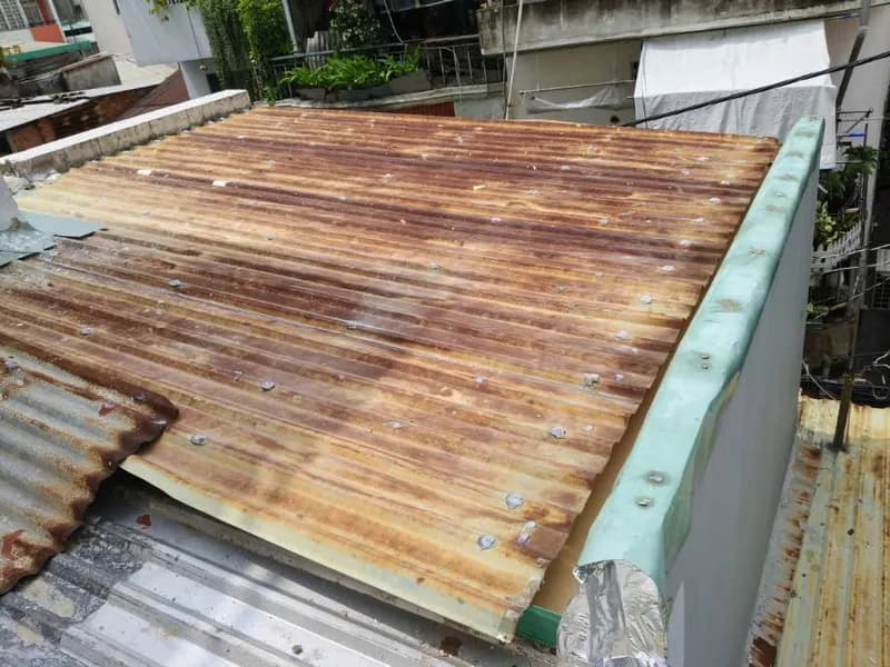 Trước sửa mái tôn tại Quận 10 — thợ Bùi Văn Bảo