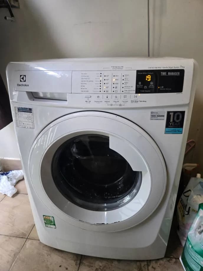 Sau khi hoàn thành sửa máy giặt cửa trước Electrolux tại Thủ Đức — thợ Lê Hữu Lộc
