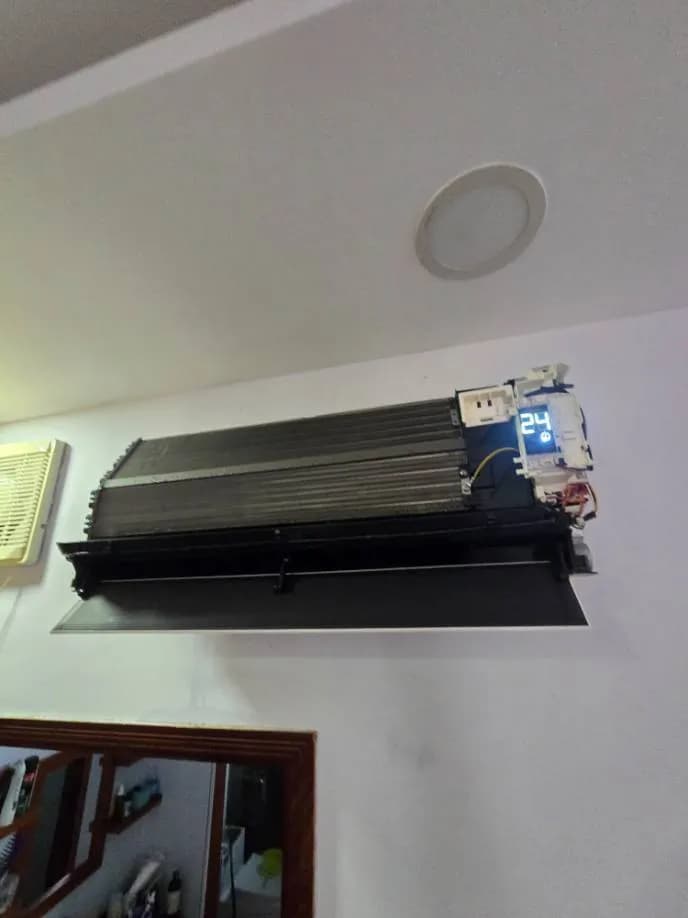 Trước sửa máy lạnh treo tường LG tại TPHCM — thợ Lê Hữu Lộc