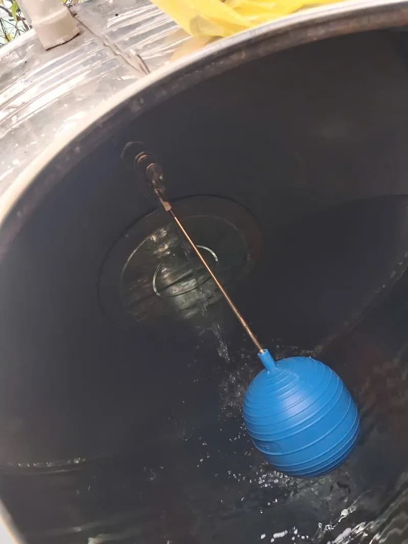 Sau khi hoàn thành sửa bồn nước inox Tân Á Đại Thành tại Thủ Đức — thợ Bùi Văn An