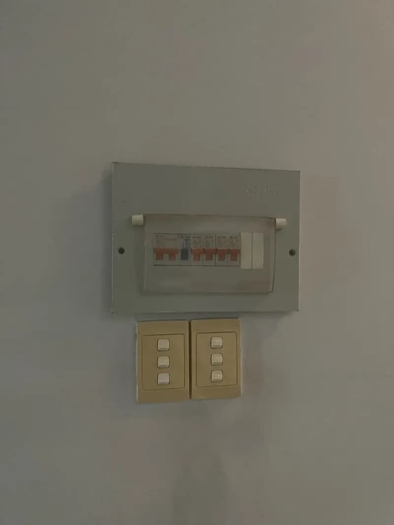 Sau khi hoàn thành sửa hệ thống điện Schneider tại Bình Thạnh — thợ Nguyễn Quốc Bảo