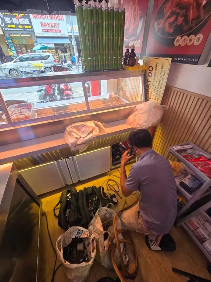 Sau khi hoàn thành sửa tủ đông tại Quận 1 — thợ Lê Hữu Lộc (5 sao)