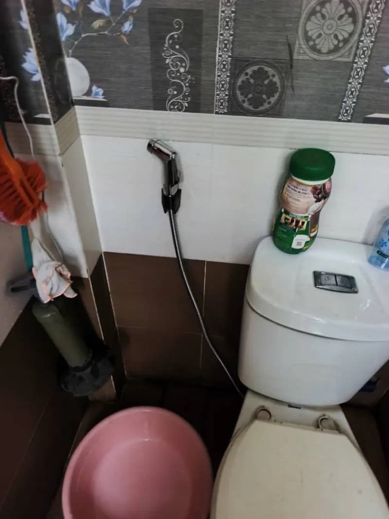 Sau khi hoàn thành sửa vòi xịt bồn cầu tại Hóc Môn — thợ Bùi Văn Bảo