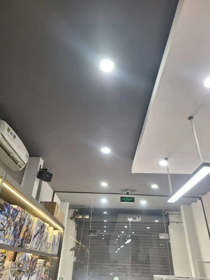 Sau khi hoàn thành sửa đèn âm trần tại Phú Nhuận — thợ Trần Quốc Đông