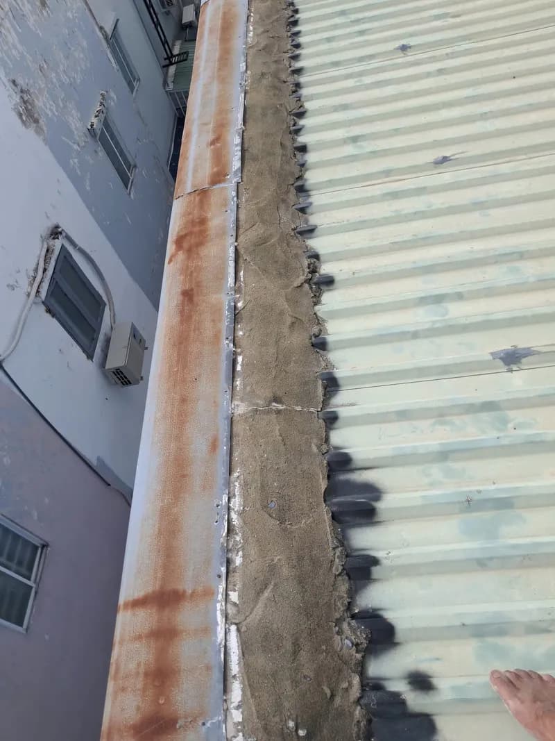 Trước sửa tường nhà Nippon tại Xã Nhà Bè, Nhà Bè — thợ Bùi Văn An
