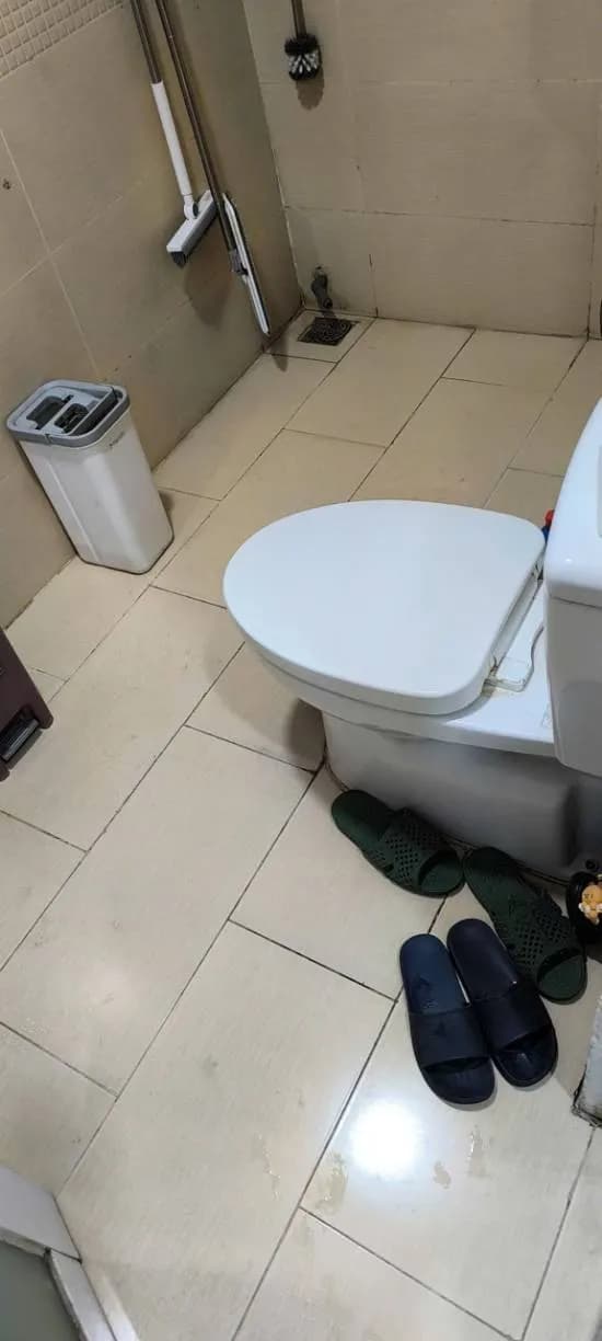 Trước sửa nhà vệ sinh tại Phường Tân Phú, Tân Phú — thợ Bùi Văn Bảo