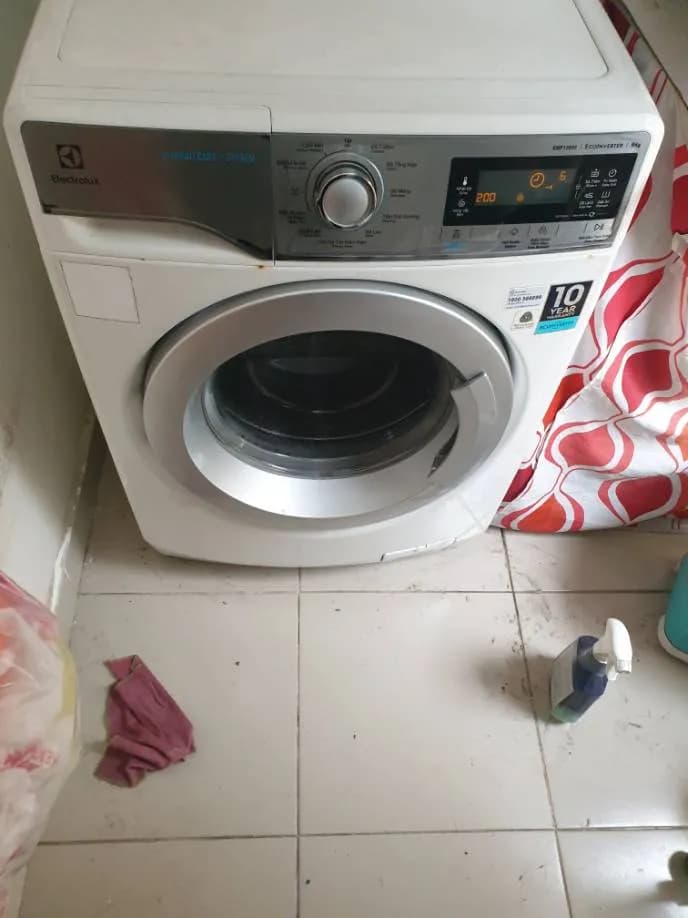 Trước sửa máy giặt cửa ngang Electrolux tại Tân Bình — thợ Phan Chí Tâm