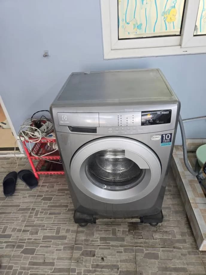 Sau khi hoàn thành sửa máy giặt cửa trước Electrolux tại Phường Tân Phú, Tân Phú — thợ Lê Hữu Lộc