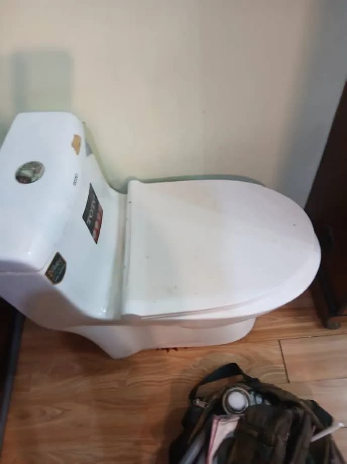 Trước sửa bồn cầu TOTO tại Phường Tân Thới Hiệp, Quận 12 — thợ Lê Đăng Tuấn