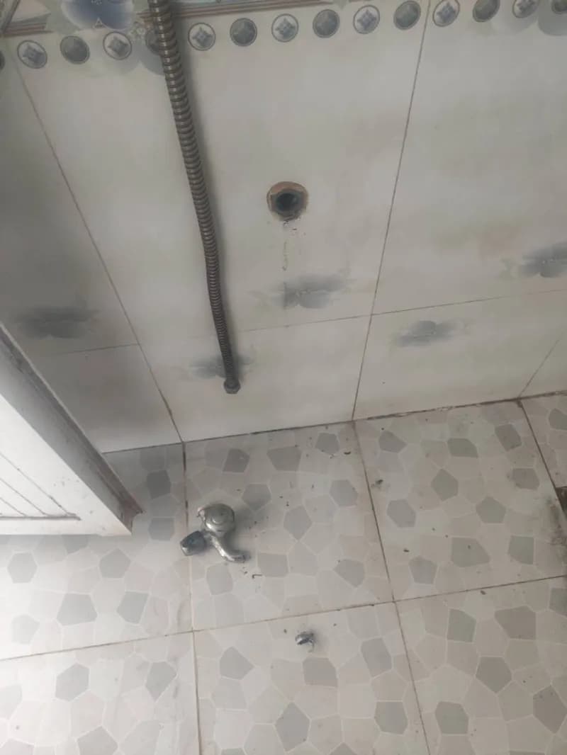 Trước sửa vòi sen tắm tại Quận 4 — thợ Nguyễn Hoàng Khánh