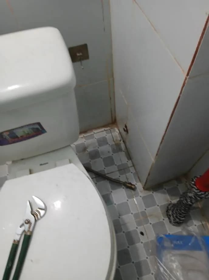 Trước sửa vòi xịt bồn cầu INAX tại Thủ Đức — thợ Lê Đăng Tuấn