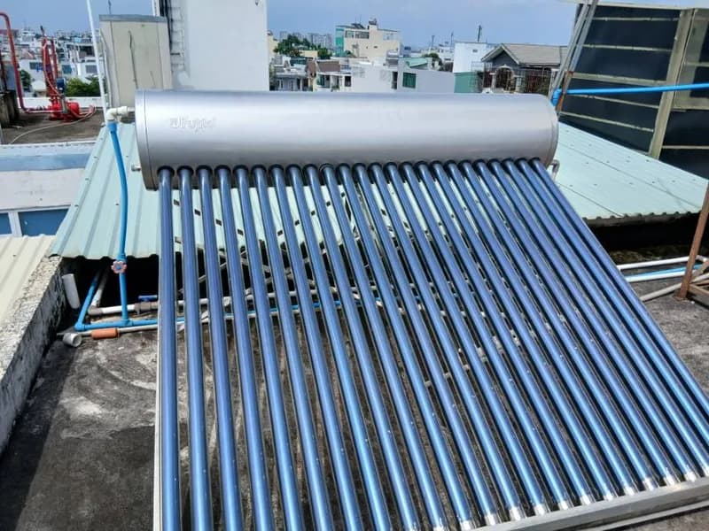 Sau khi hoàn thành sửa máy nước nóng năng lượng mặt trời Fujio tại Gò Vấp — thợ Lê Đăng Tuấn