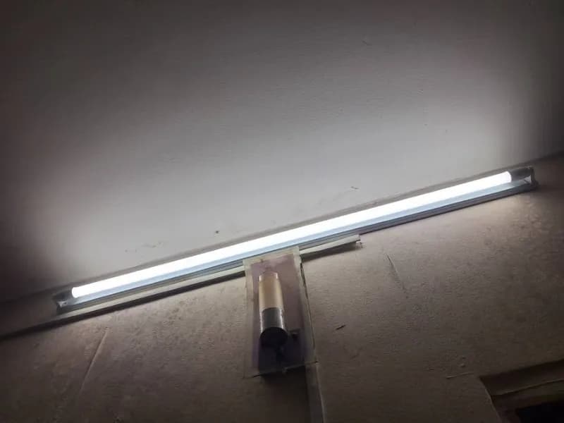 Sau khi hoàn thành sửa đèn tuýp Double Wing tại Quận 8 — thợ Trần Quốc Đông