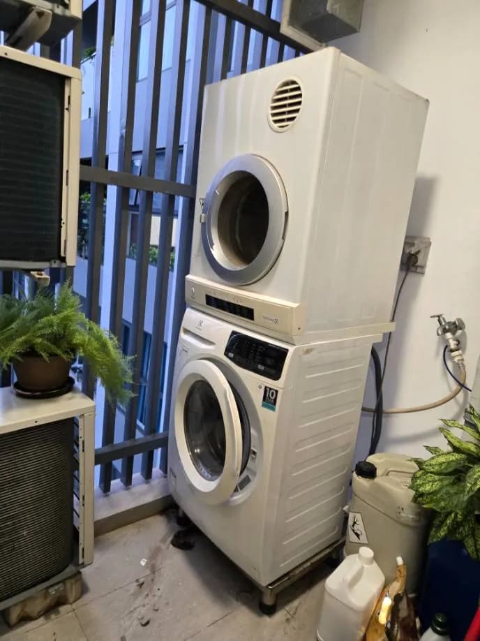 Sau khi hoàn thành sửa máy giặt cửa trước Electrolux tại Tân Phú — thợ Lê Hữu Lộc (4 sao)