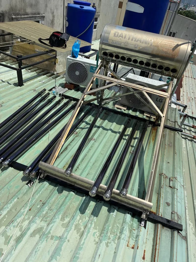 Sau khi hoàn thành sửa máy nước nóng năng lượng mặt trời tại phường Tân Hưng, Quận 7 — thợ Dương Oai