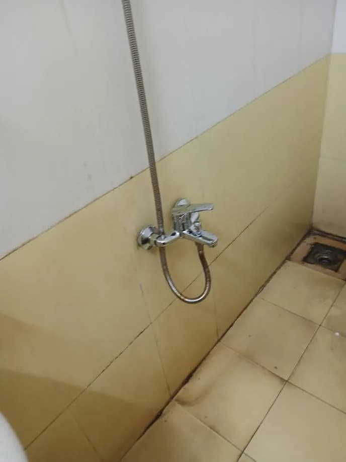 Sau khi hoàn thành sửa vòi sen tắm tại Phường 15, Tân Bình — thợ Lê Đăng Tuấn