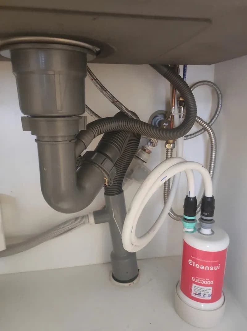 Sau khi hoàn thành sửa bộ xả bồn rửa chén Cleansui tại Thủ Đức — thợ Bùi Văn An
