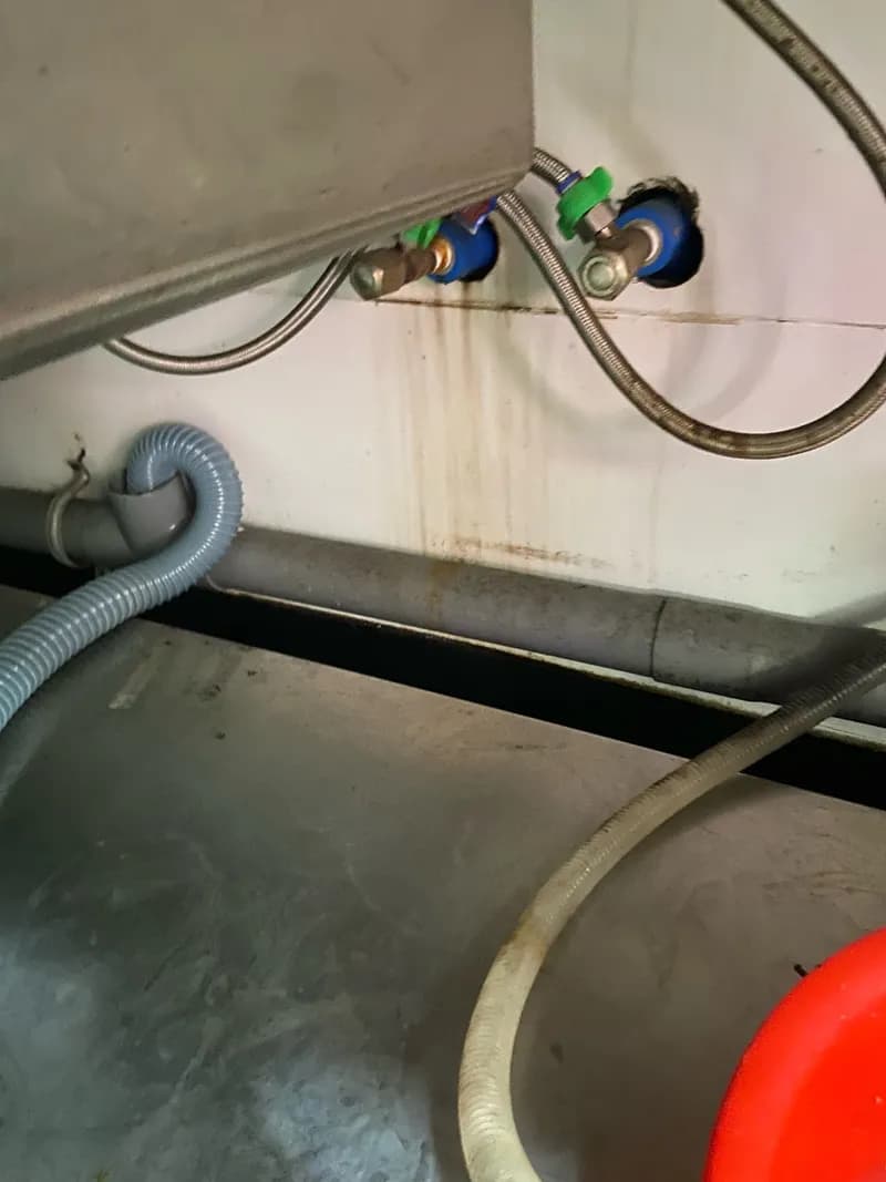 Trước sửa đường ống nước Bình Minh tại Quận 3 — thợ Trần Lào